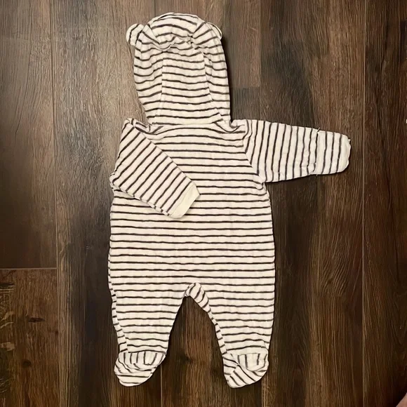 Nordstrom Baby Bunting. Size 6 mos. - Picture 2 of 4